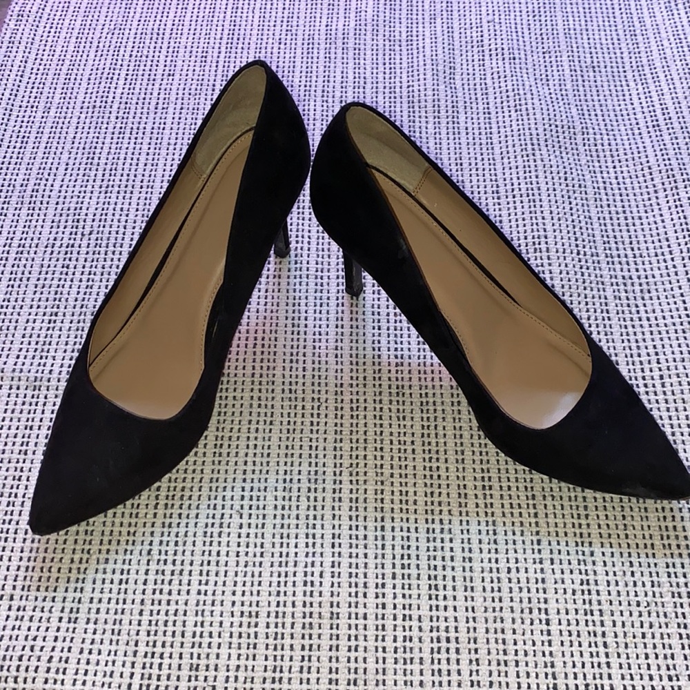 W8.5 Black Pumps